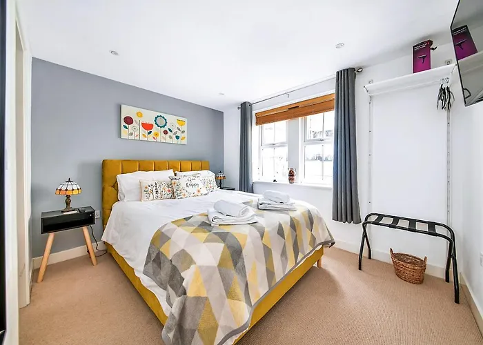 Finest Retreats - Mowbray